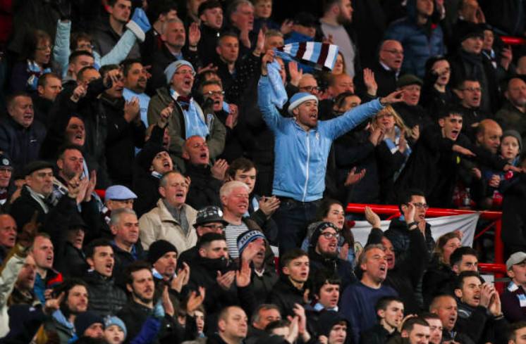 温布利利物浦嗨翻全场,温布利英冠附加赛座无虚席