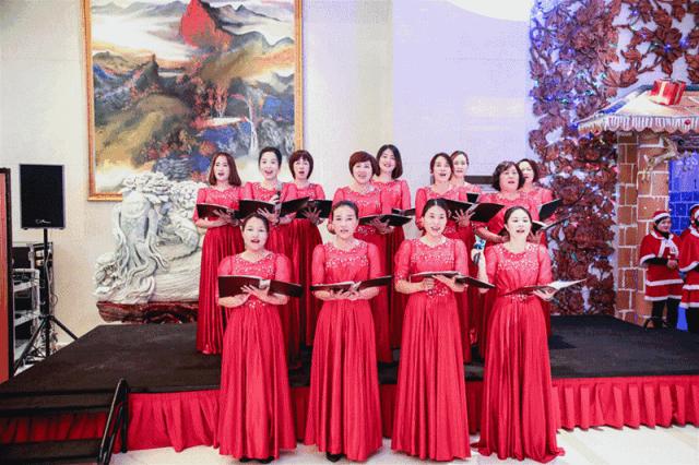 50米长圣诞树根蛋糕慈善义卖，洲际酒店点灯仪式举行！