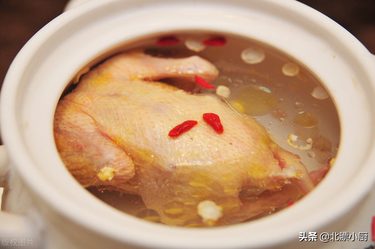 鸽子炖鸡汤怎么炖才能好喝,一鸽胜九鸡炖鸽子汤需要焯水吗