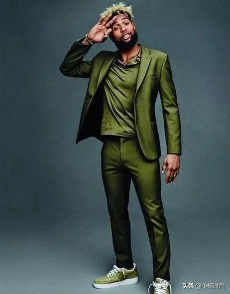 男生高级感墨绿色穿搭,穿搭墨绿色搭什么颜色比较高级