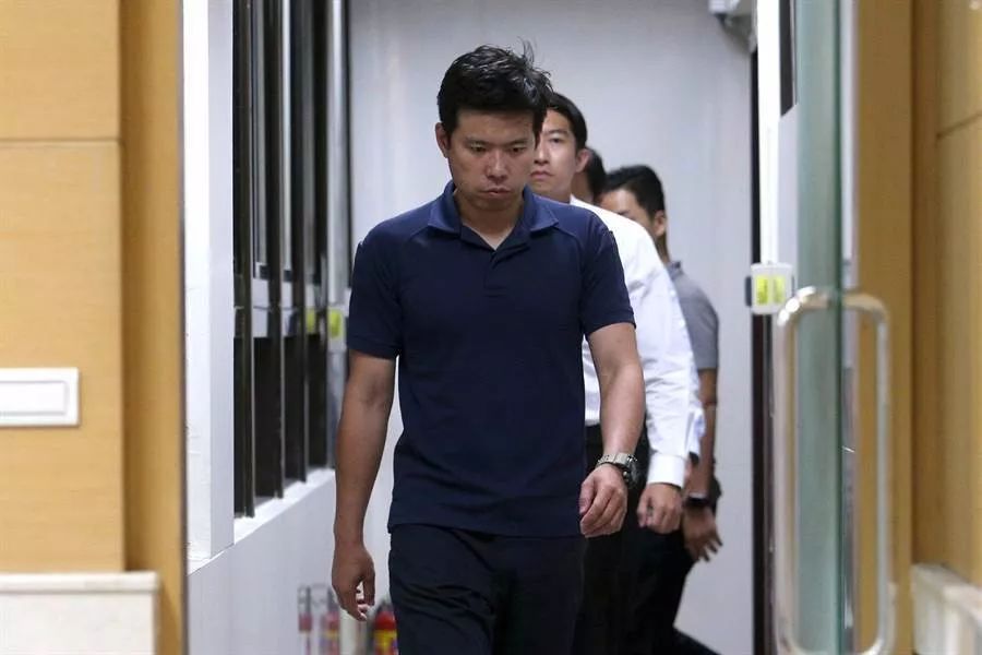 *私走**9800条香烟会造成什么后果？蔡英文“出访”返台随行特勤挖的“坑”，台湾当局又想蒙混过关