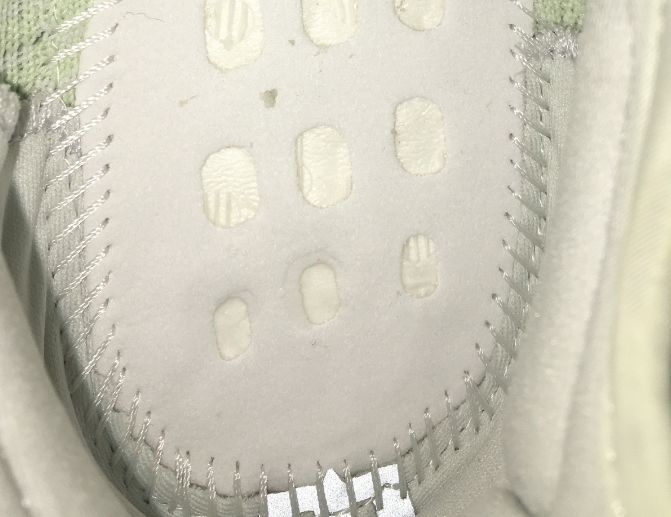 yeezy350黑白真假鉴定方法,yeezy350全白真假鉴定方法