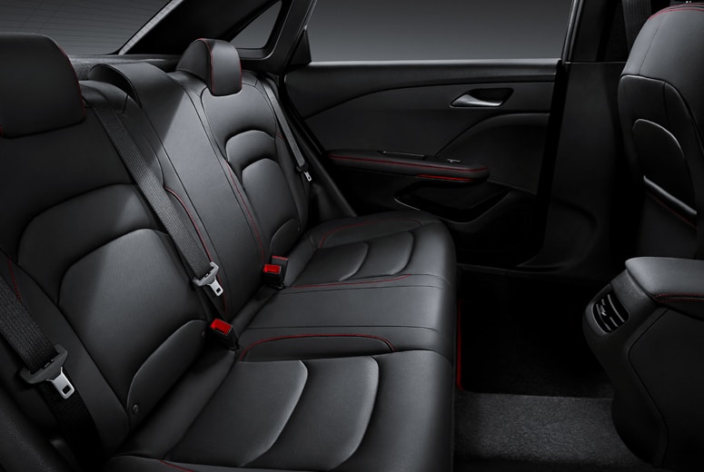 科鲁泽与卡罗拉的路线之争:追啊追啊,是谁的骄傲放纵