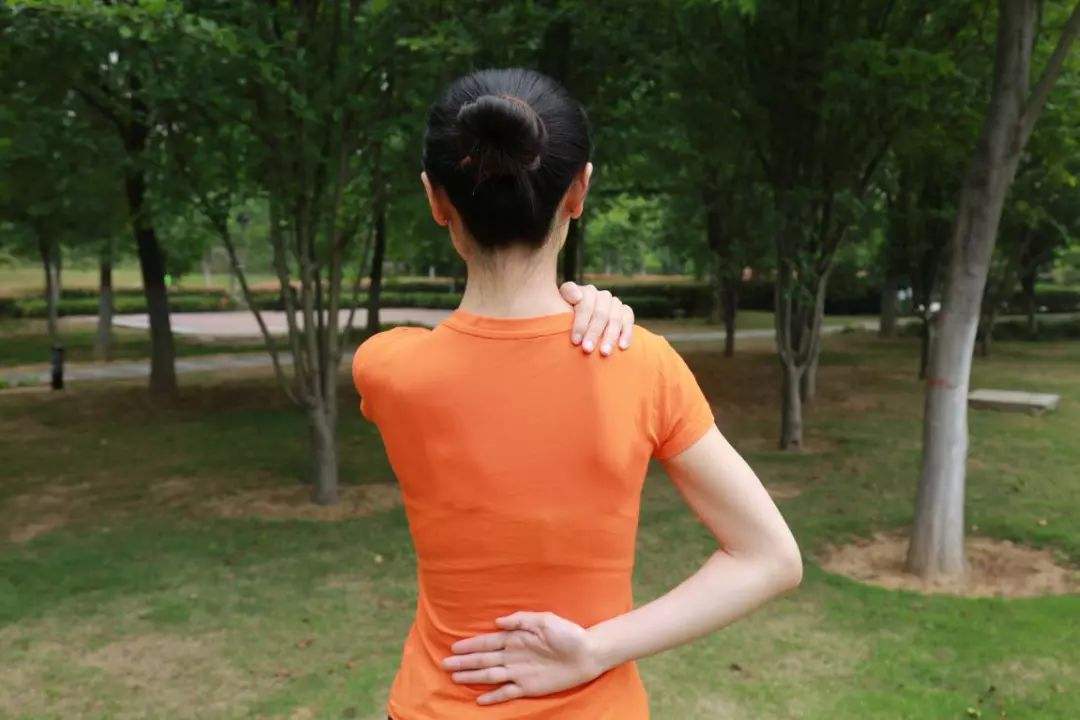 后背长了很多小米粒,后背长满小米粒的原因