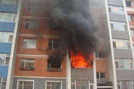 家里天然气漏气着火怎么办,家里燃气泄漏开灯爆炸