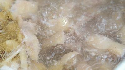 椰椰椰！这家人气椰子鸡专门店，光是汤底就喝饱了