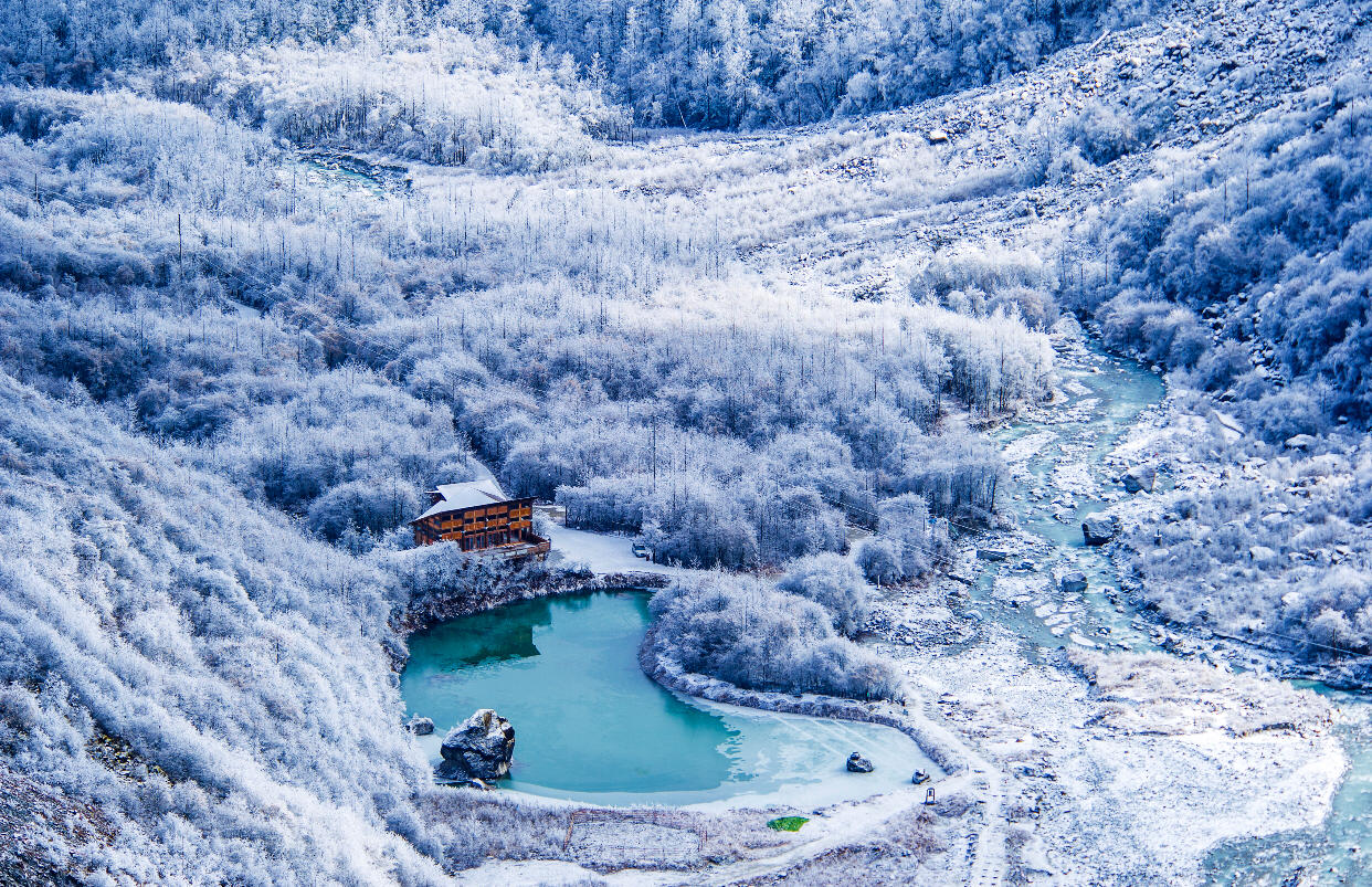 川西泡温泉看雪景,川西12月份最佳雪景泡温泉的地方