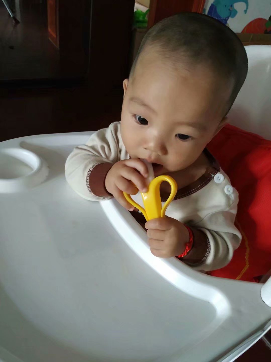 宝宝老是咬下嘴唇有什么方法不咬,2岁宝宝咬下嘴唇怎么改正