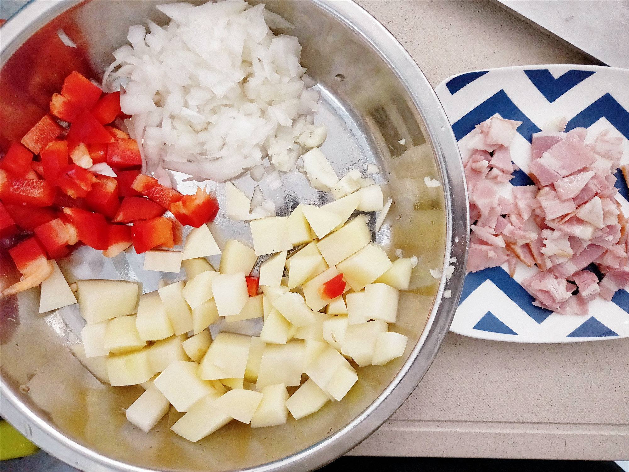 番茄土豆炖牛肉的正宗做法,土豆番茄炖牛肉的家常做法