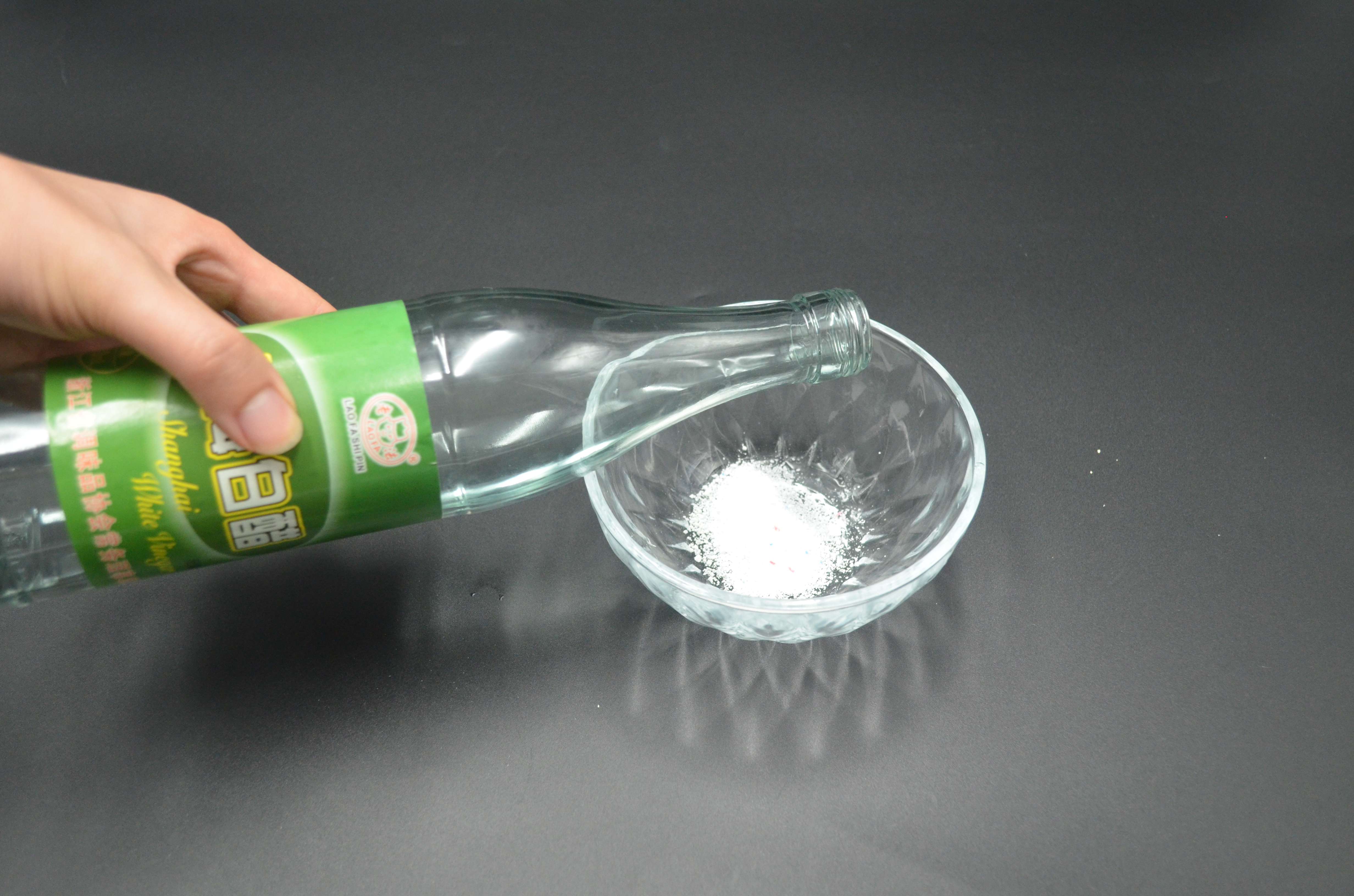 不管马桶有多臭，只需一根香烟，马桶异味自动清除，看完涨知识了