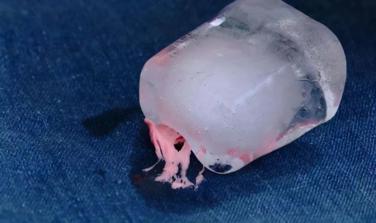 如何清理皮肤上口香糖,衣服粘口香糖怎么处理干净