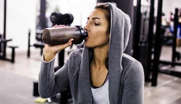 减脂早餐蛋白粉好吗,高蛋粉有助于减脂吗