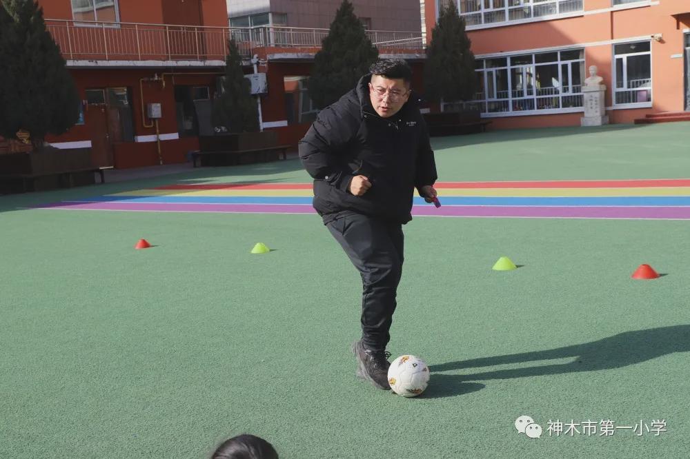 神木第一小学拔河比赛,小学体育优质课简报