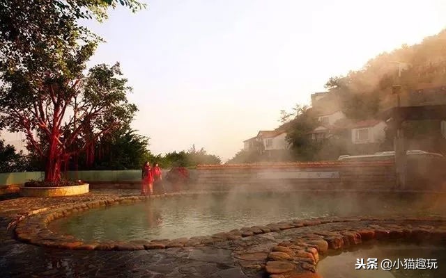 很美的天然溶洞温泉,清澈见底的自然岩洞温泉