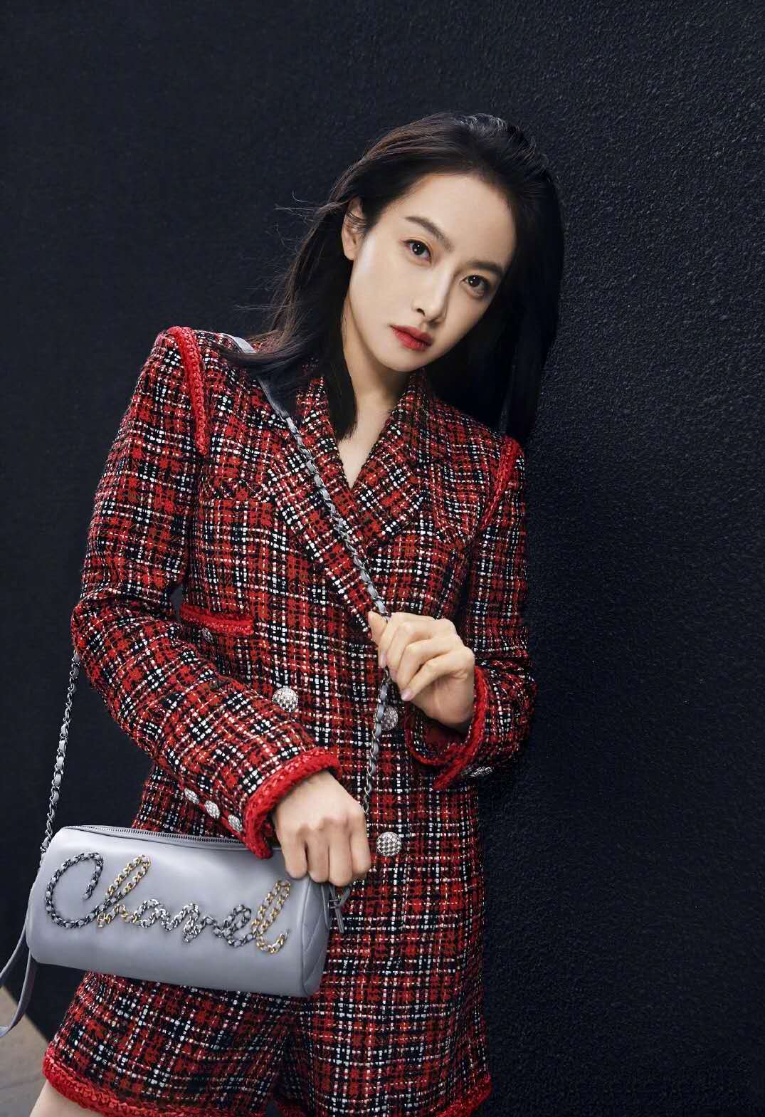 宋茜真会穿亮片裤穿出高级感,宋茜红色上衣似宫廷装