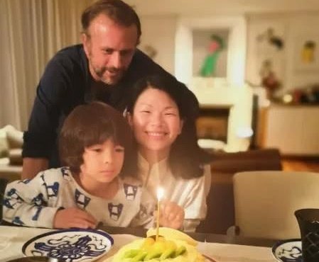 最丑超模吕燕翻盘逆袭,法国吕燕