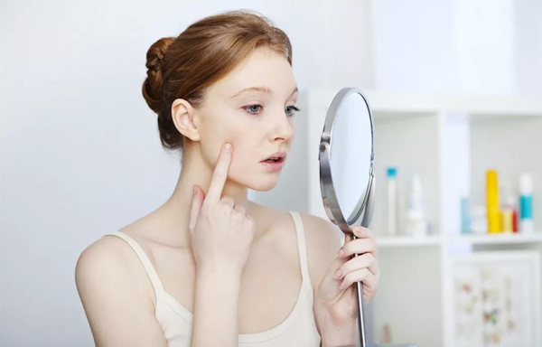 化妆长痘怎么办,化妆之后长痘痘是怎么回事