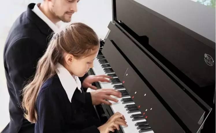 女孩写了30万字小说被爸爸撕掉,女孩写了30万字小说被父亲撕掉