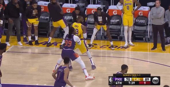 恶犯!2人驱逐!太阳心态崩了!3296天,这场胜利湖人等了整整9年