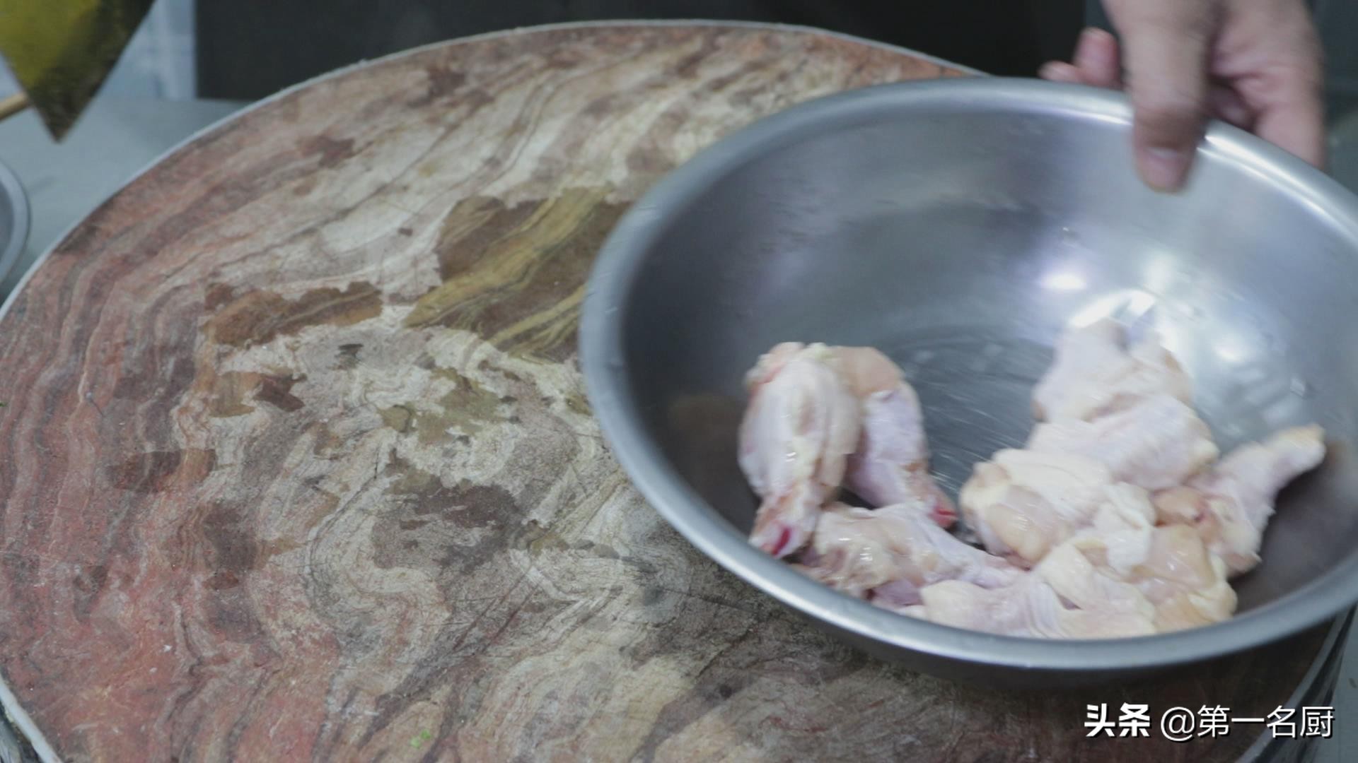 鸡翅根的几种做法简单方便又实惠,干锅鸡翅根的做法最正宗的做法