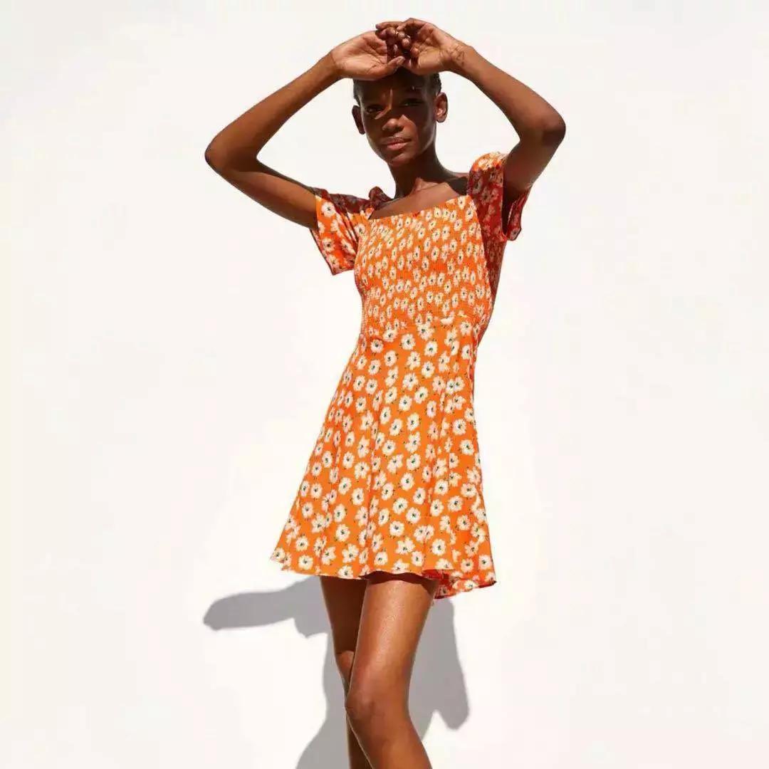 泫雅、迪丽热巴、关晓彤的印花裙，谁的品味更好？