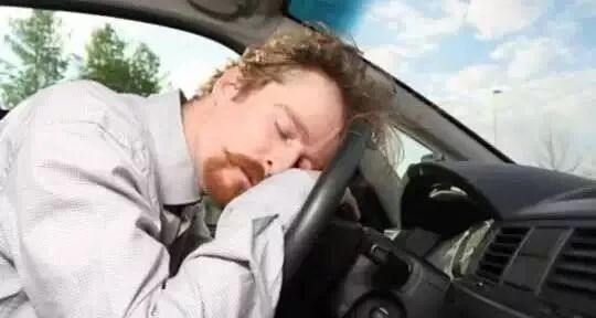 开车困吃什么快速清醒,开车时困了怎么快速清醒