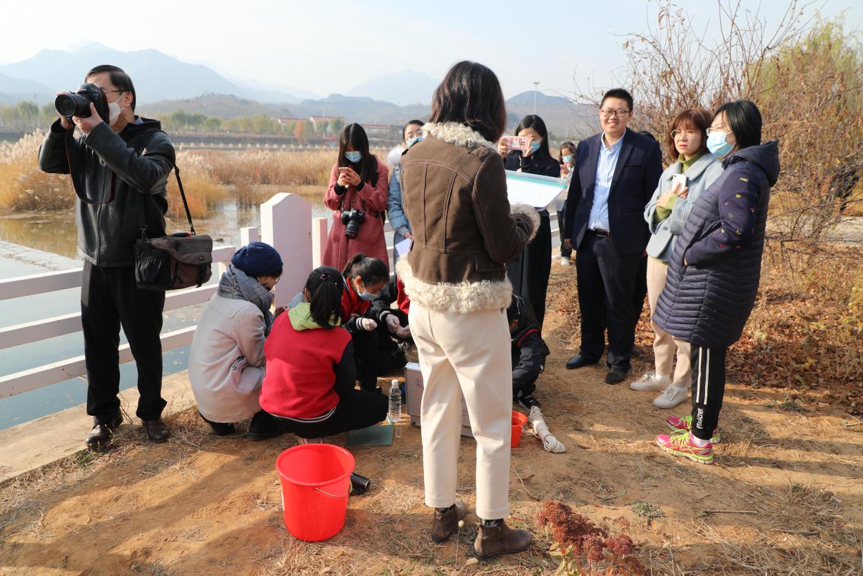 太师屯镇中心小学唱响清水河畔的生态文明教育之歌——北京教育新闻中心集体采访走进太师屯镇中心小学