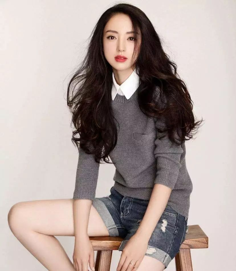 明星卖二手物品争议多,唐嫣吴昕被吐槽,她竟然卖过期产品!