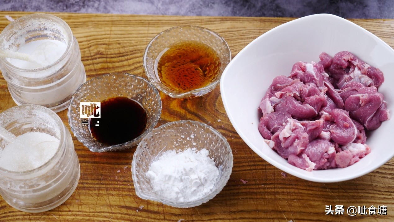 羊肉不腌烤几分钟,湘菜羊肉怎么炒才会更嫩爆炒羊肉