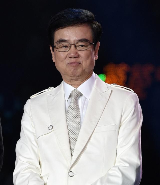 黄百鸣人生经历,黄百鸣年轻时照