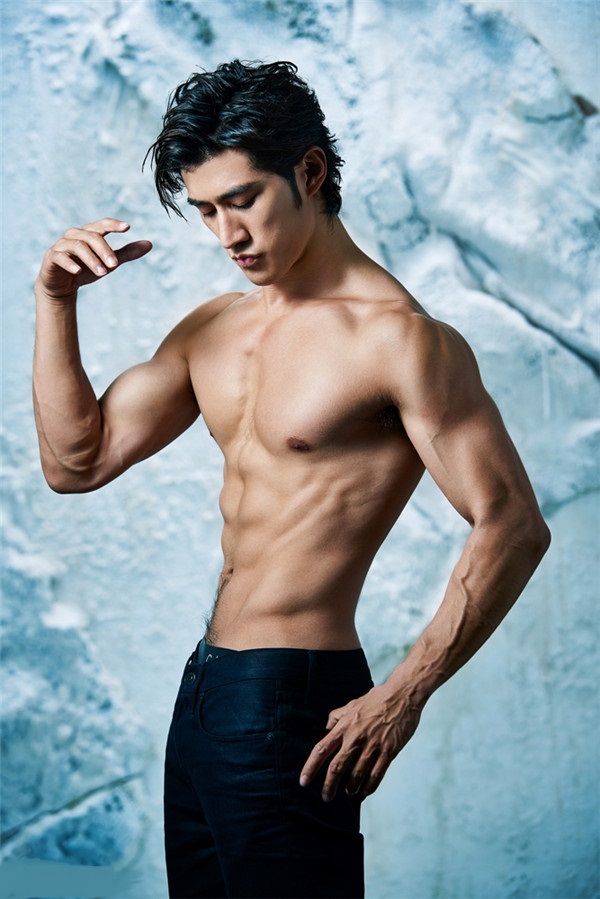 李治廷腹肌锻炼,李治廷花样健身