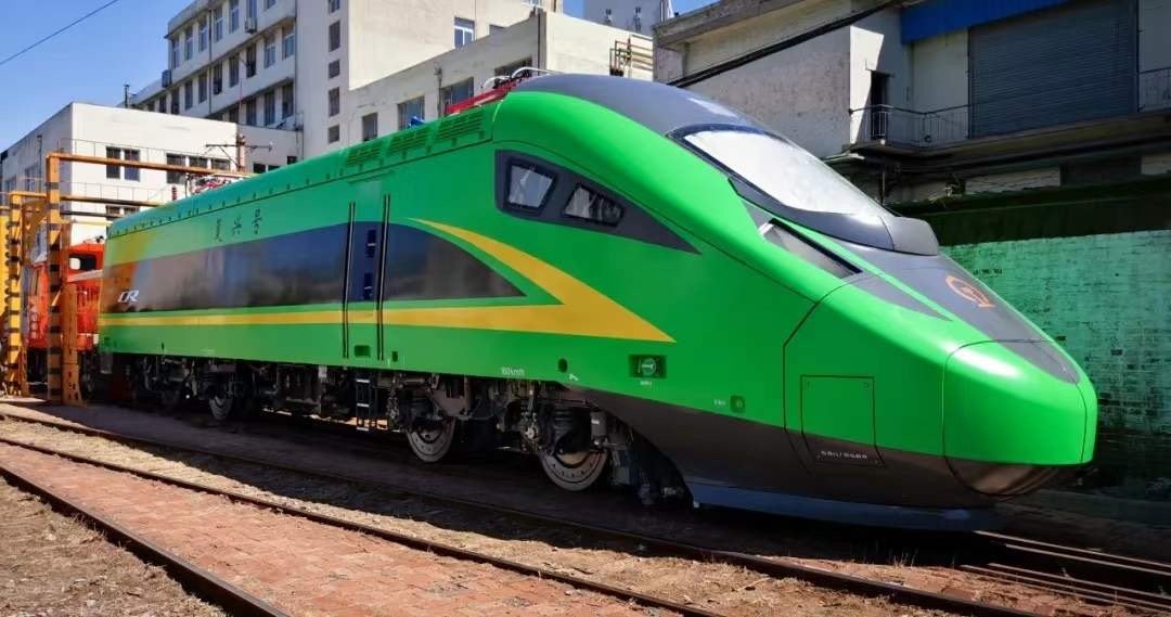 奇葩动车组黑色,绿色动车组