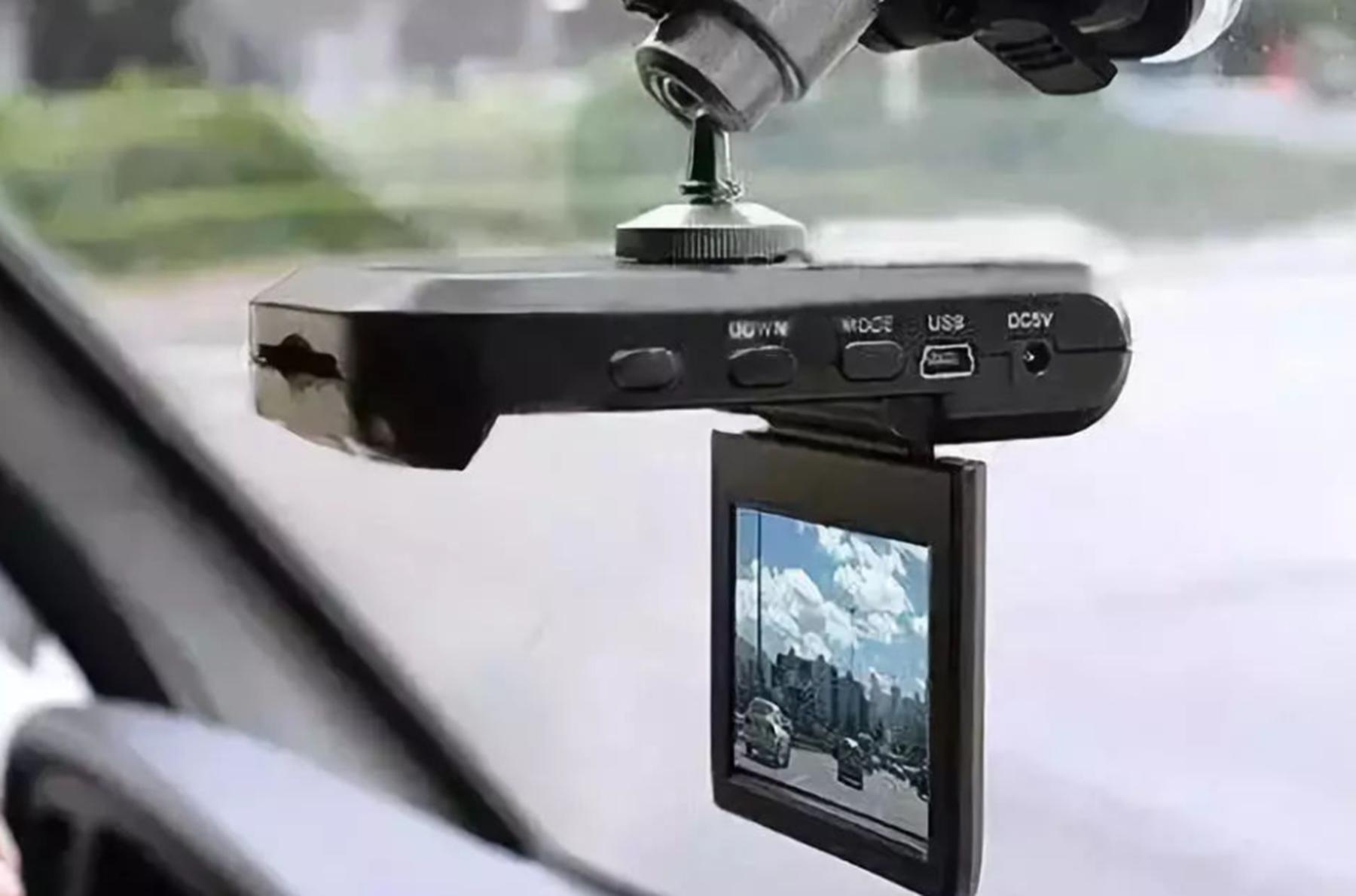 轮胎被人恶意放气怎么办,轮胎被恶意加锁怎么解决