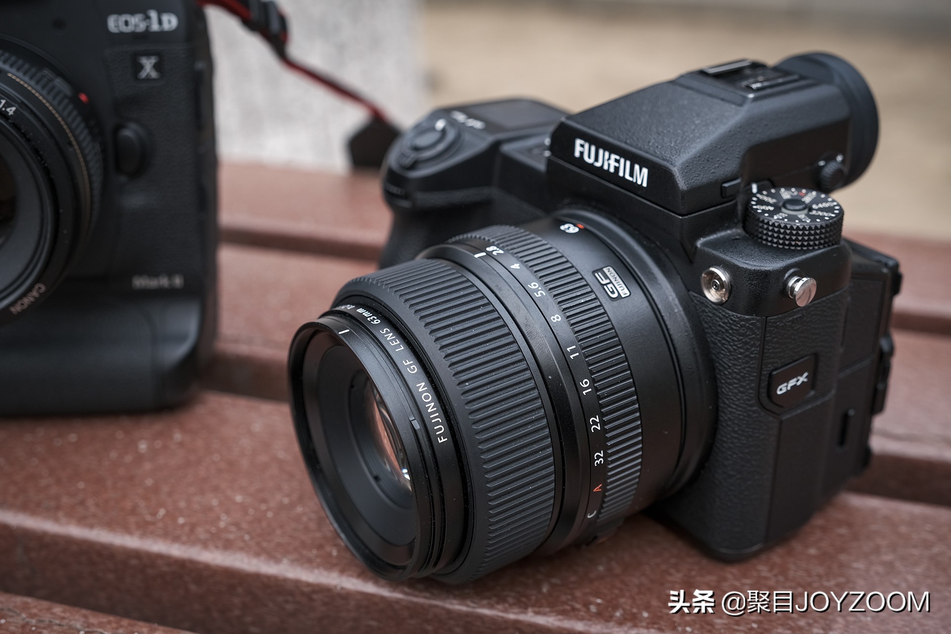 聚目体验丨底大一级真能压“死”人？佳能1DX2VS富士GFX50S