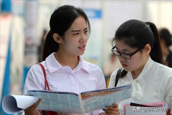 高考成绩刚过本科线建议复读吗,高考成绩刚过本科线能上本科吗