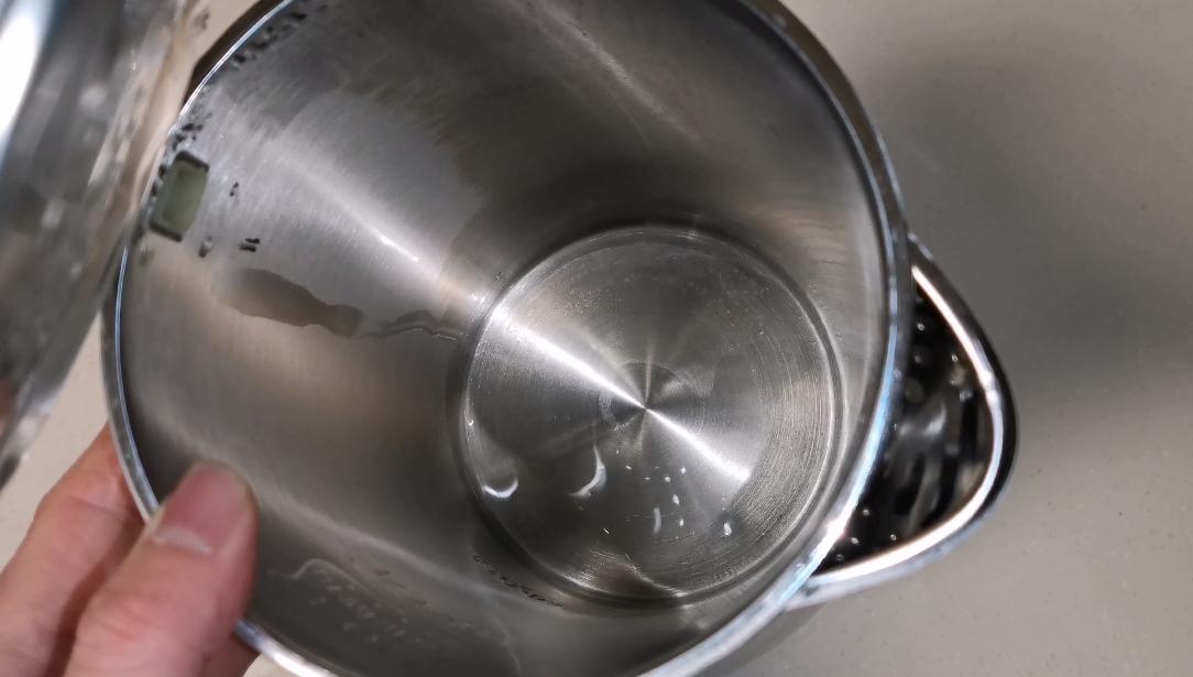 烧水壶去除水垢的正确方法,烧水壶里的水垢怎样去除小妙招