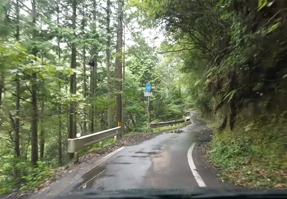 80后小伙回荒废十年的农村大学,80后小伙回荒废10年农村大学