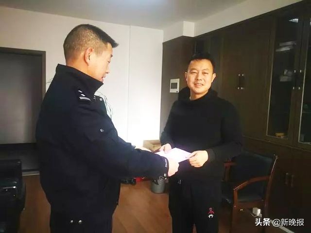 朋友圈一张照片,他立马收到领导“红牌”警告:立即停止工作!