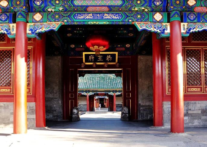 这才是豪宅,占地有9个足球场大,一个花瓶都价值连城