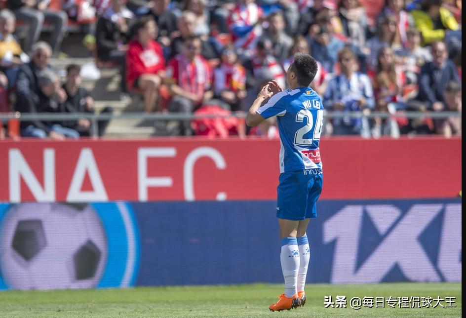 武磊带伤出战依旧不减杀手本色,武磊首发秀神级跑位