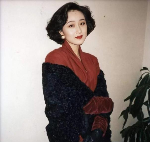 当年利智靠什么让李连杰神魂颠倒,利智与澳门赌王和李连杰