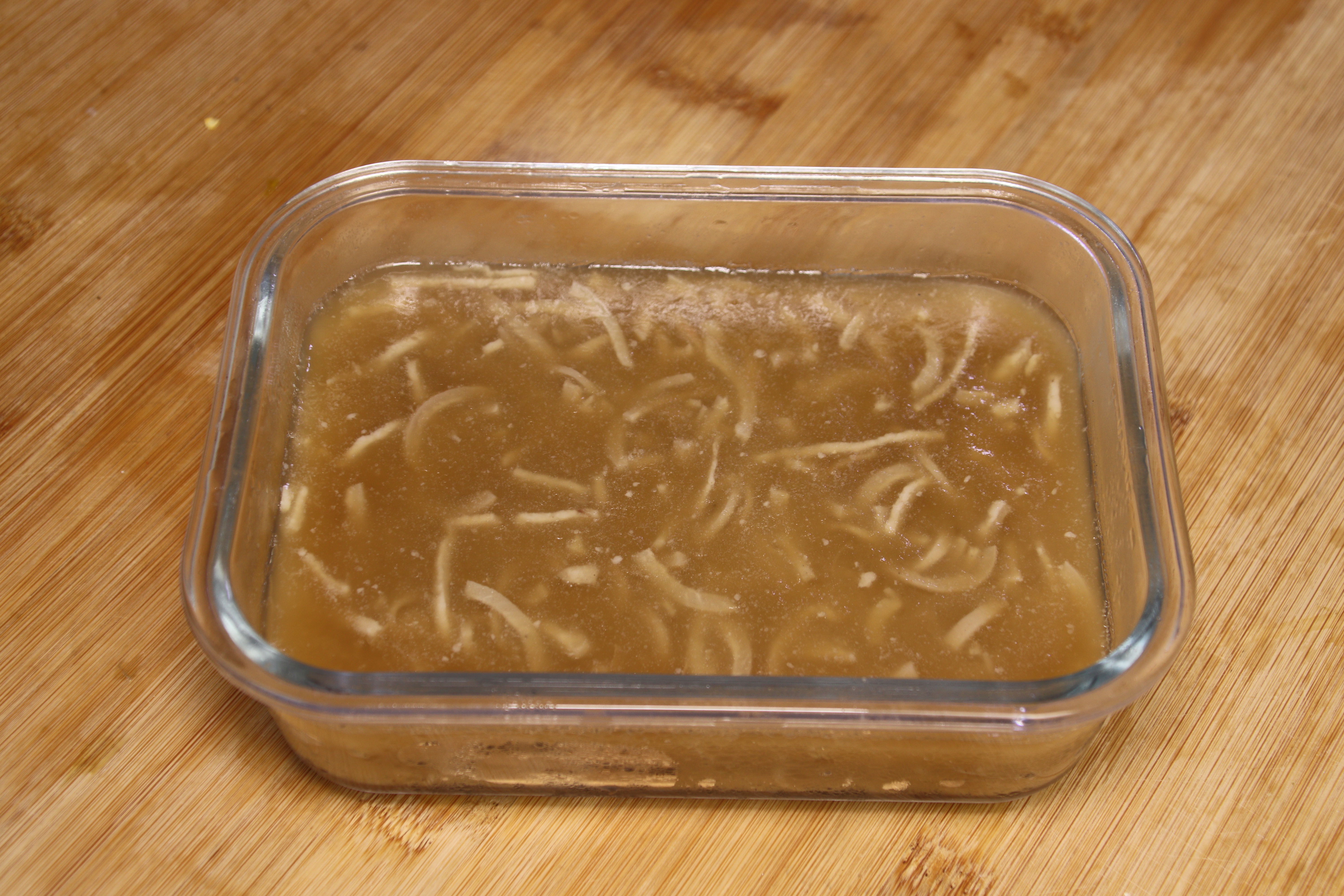 熬猪皮冻最后要收汁吗,熬猪皮冻开盖还是盖盖