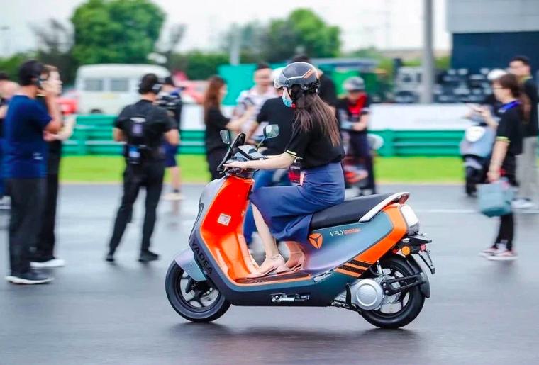 电动车爱玛与雅迪哪个续航好,爱玛雅迪台铃哪个续航真实