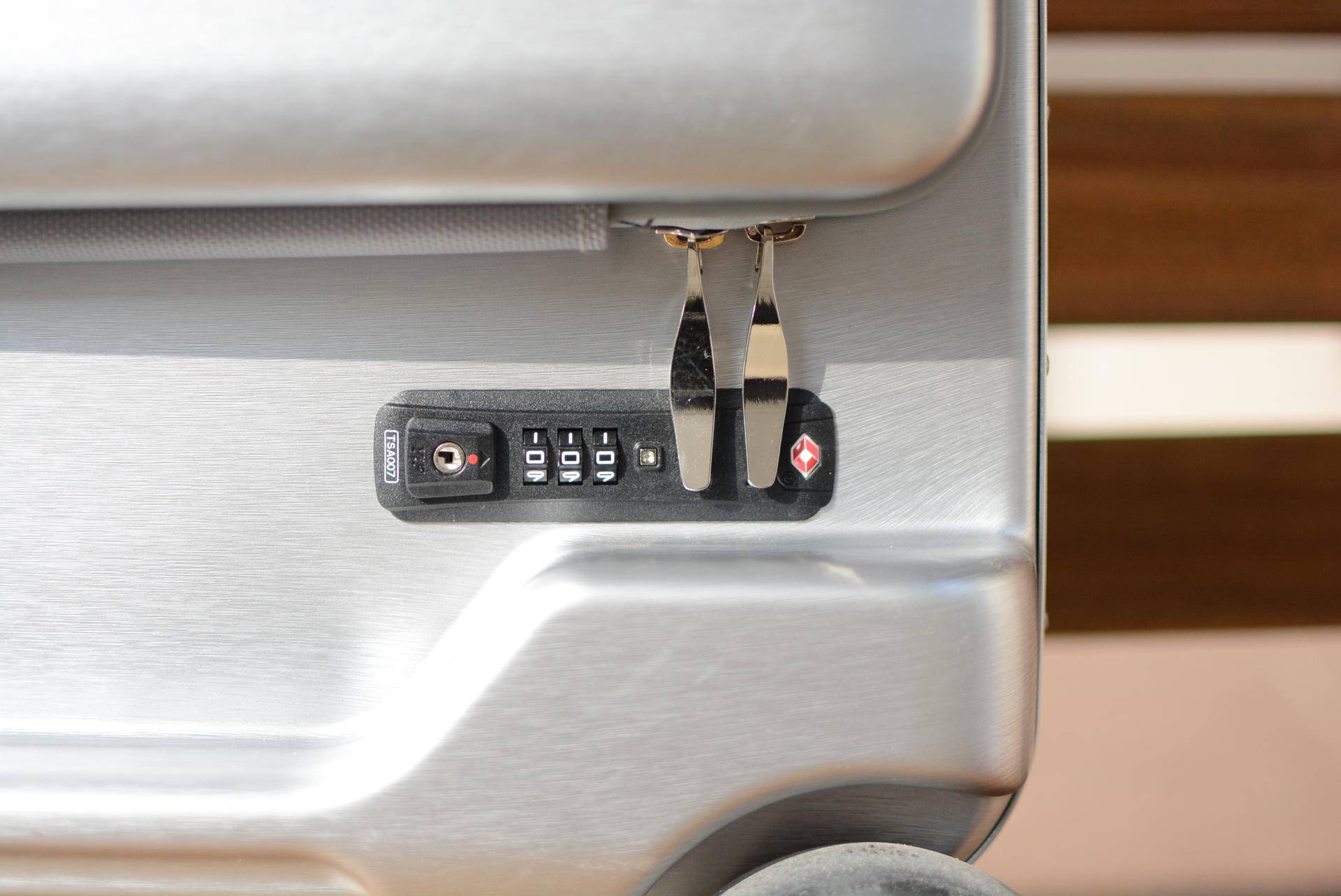 爱尔威电动行李箱开箱,爱尔威电动车行李箱