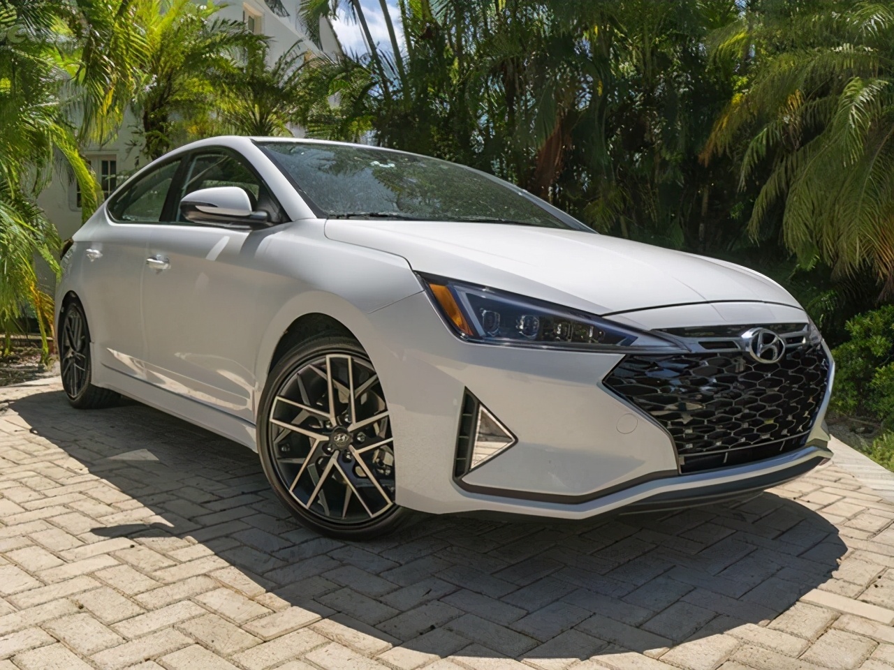 全球卖出1400万辆，现代新门面来了，配2.0L＋CVT＋三联屏，真香