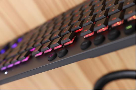 罗技6930电竞耳机,罗技g系列打游戏鼠标哪个好用