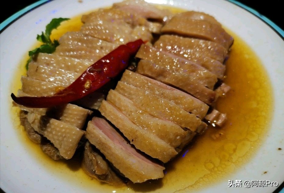 哈尔滨有上百家串店，凭什么他家天天排队，好像吃串不要钱似的！