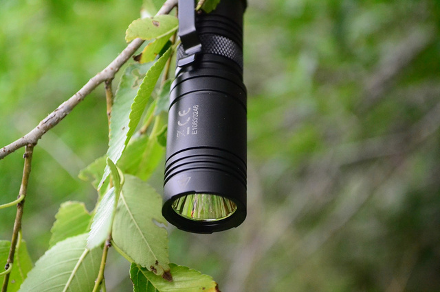 务本e10强光手电测评,务本a1手电筒评测