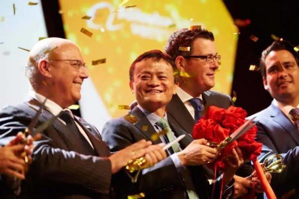 没有接受过西方教育的马云爸爸,英语为什么说得那么溜?