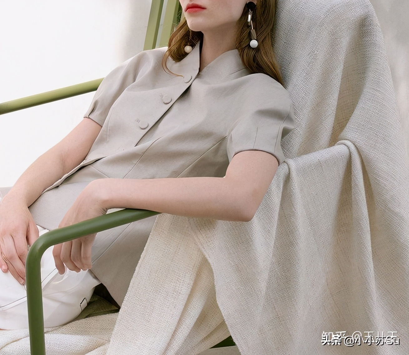 年轻人适合的服装品牌有哪些,适合年轻人的服装品牌设计